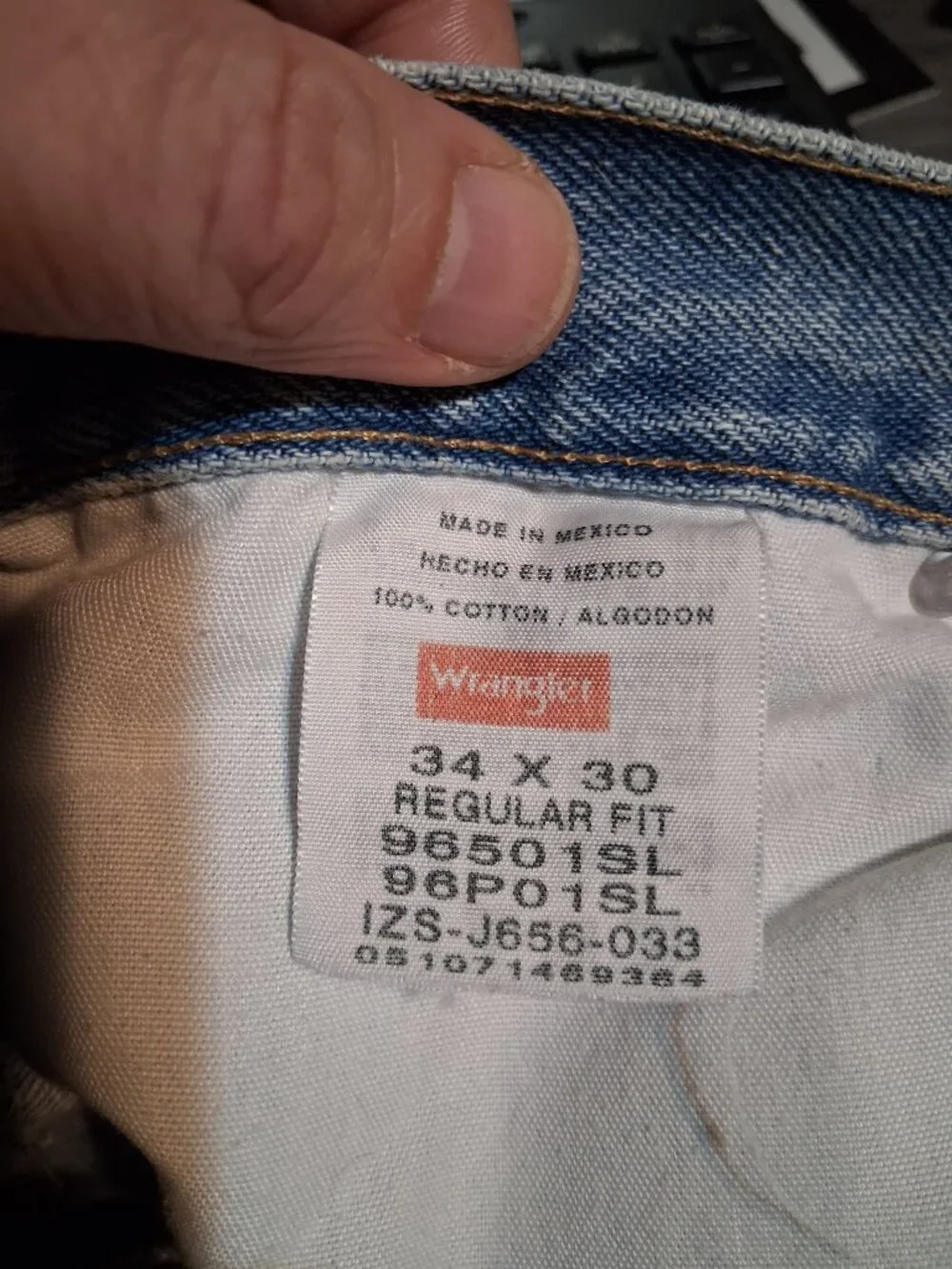 Men's Wrangler Jeans 34x30 Reg Fit Straight Leg Light Wash Thrashed Grungecore